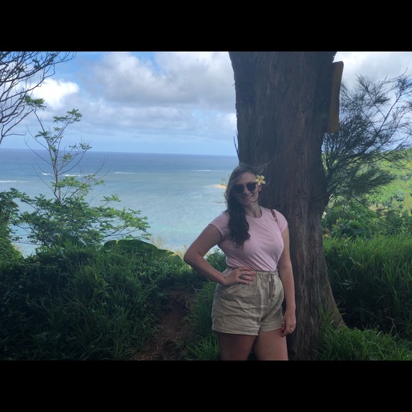 Meet your Posher, Leah - Picture 3 of 5